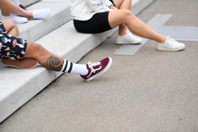 Vans old skool shop maroon on feet